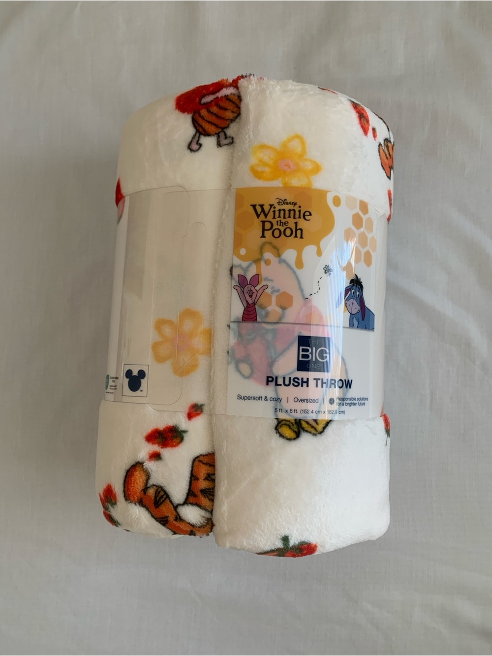 Disney Winnie the Pooh Berries Oversized Plush Throw Blanket NWT